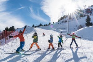 Group ski lesson in France