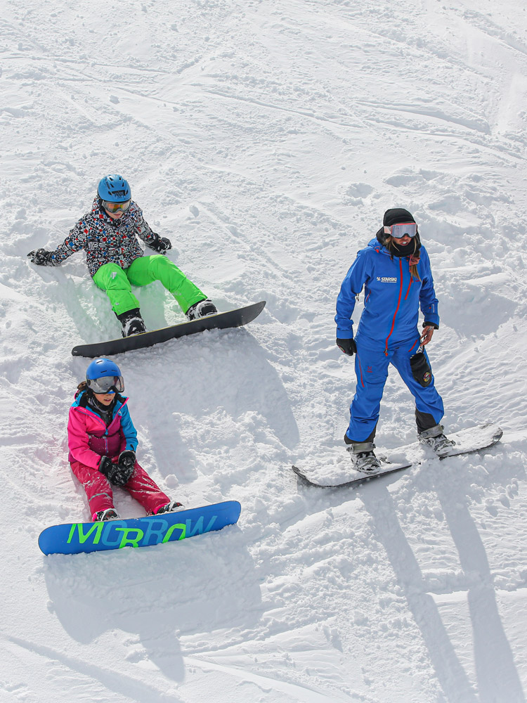 We offer learn to ride (beginners), intermediate and advanced snowboard groups.